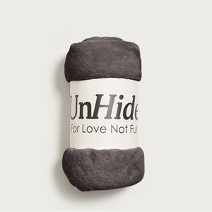 UnHide Charcoal Blanket